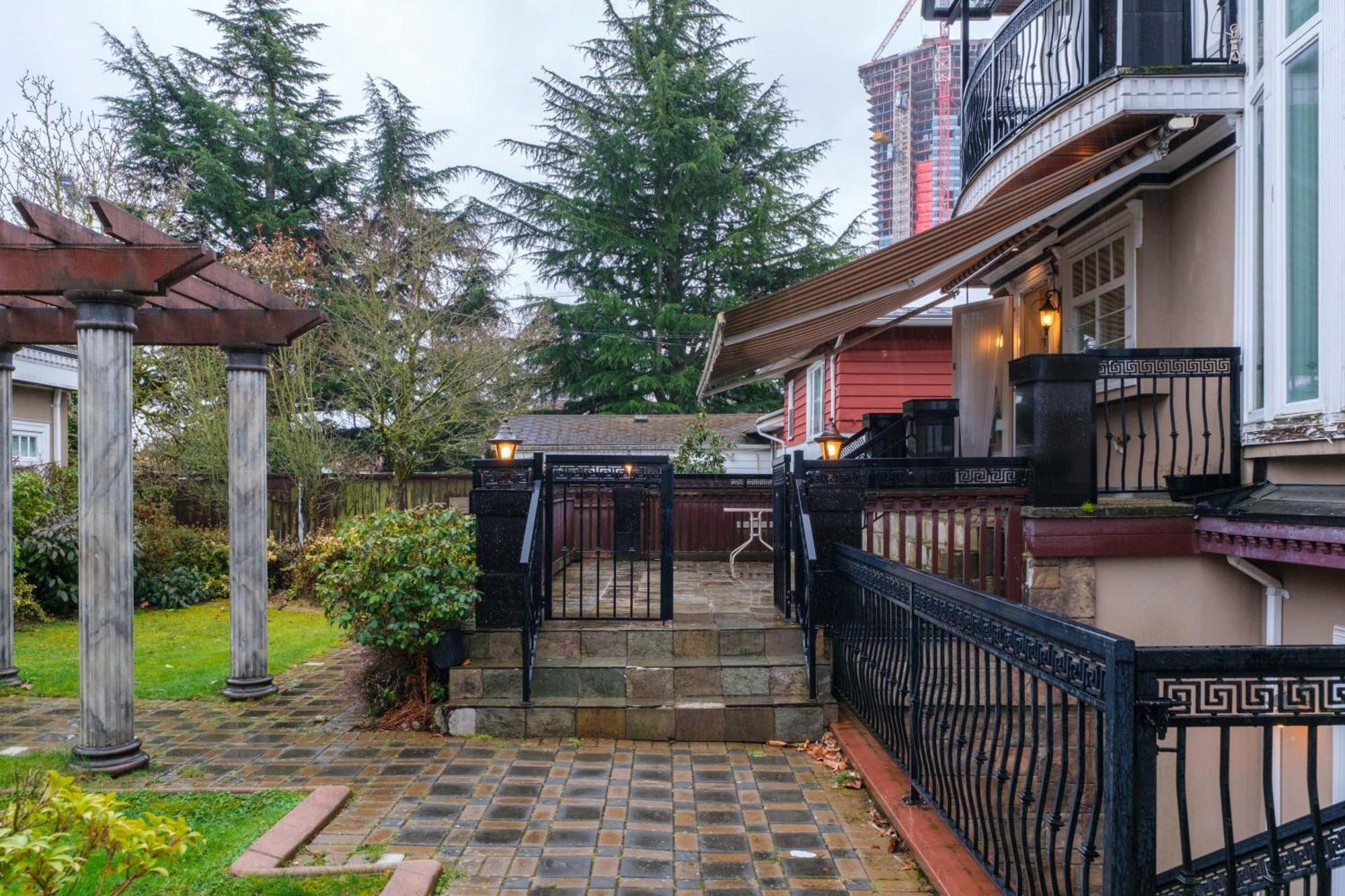 Deluxe Room With Ensuite Washroom In Villa Vancouver Exterior photo